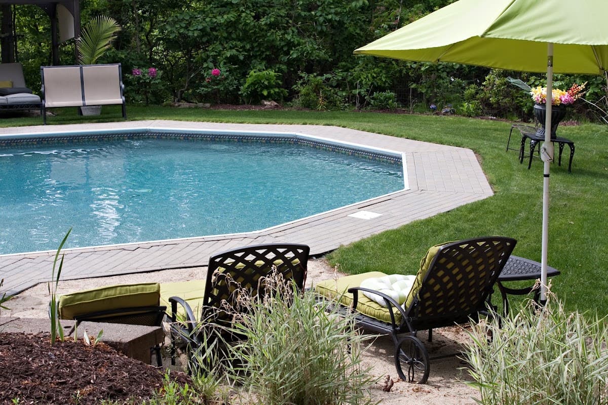 2020 Lawn Care & Gardening, photograph 2 of Surrey
