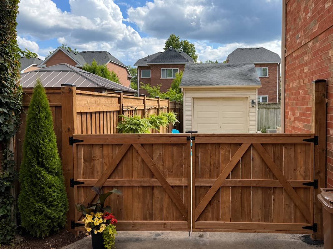 Friendly Giant Fences and Decking, photograph 2 of Oakville