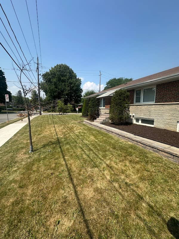 Green Edge Services, photograph 2 of Willowdale