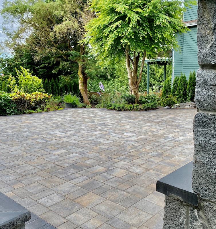 Greenfield Landscaping, photograph 3 of Dundarave