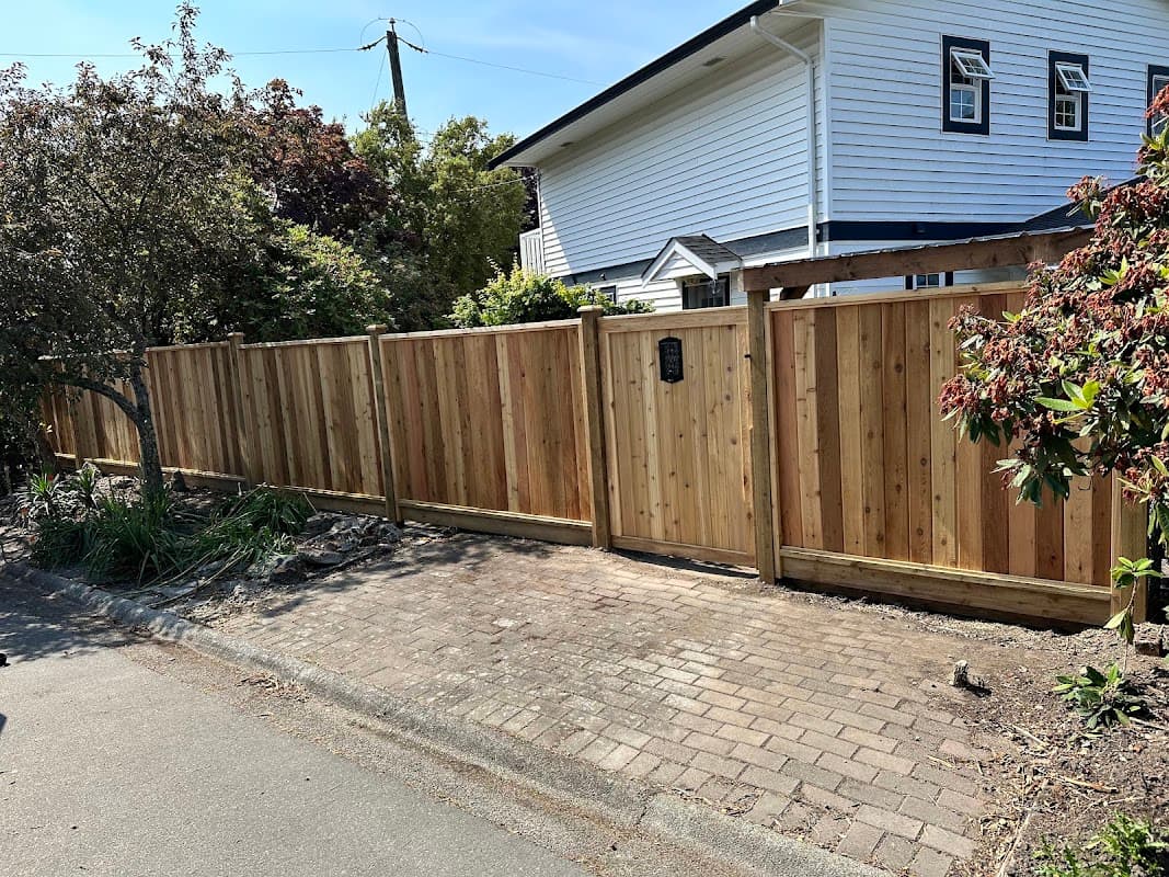 fencing & decks by Heavy Waite Construction & Contracting in Metrotown