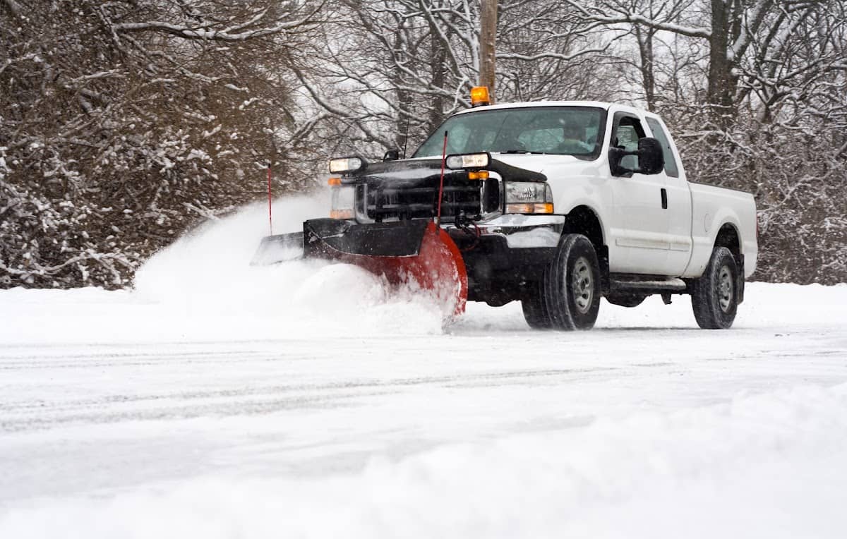 Kingsway Snowplowing & Lawn Maintenance, photograph 2 of Oakville
