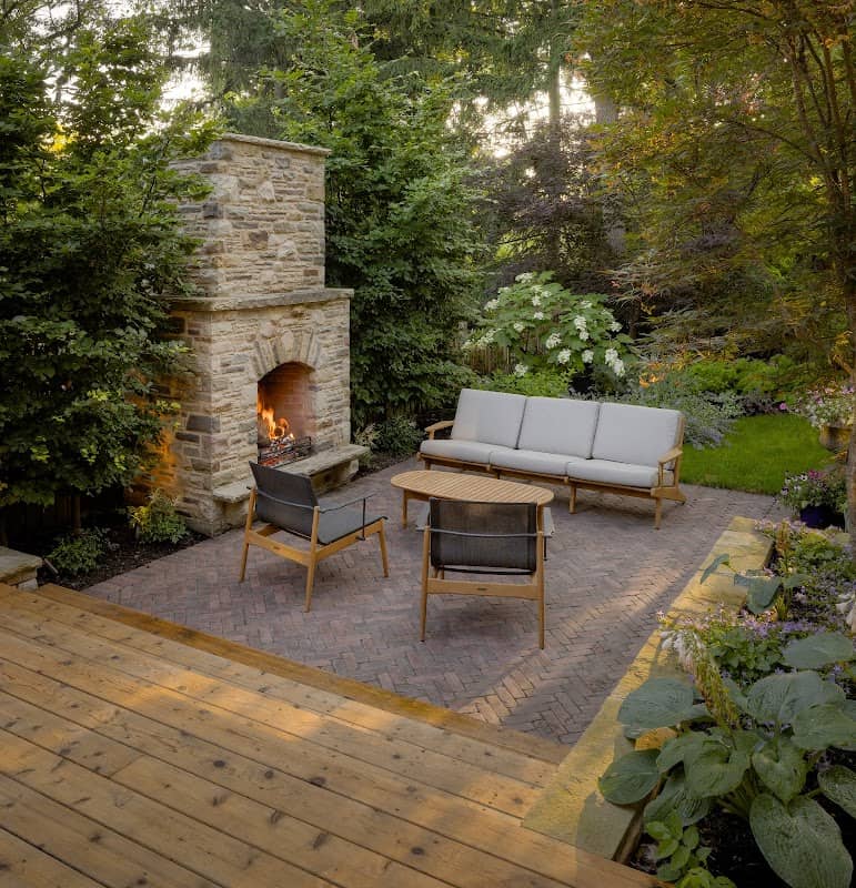 landscape design by Lincoln Woods Landscapes Inc in Islington-City Centre West