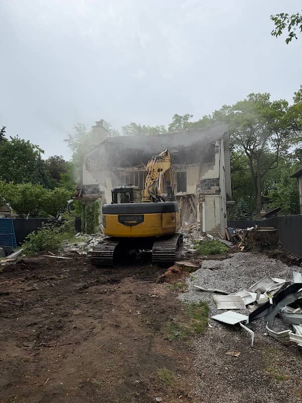 MAMMOTH DEMOLITION TORONTO, photograph 2 of Mimico