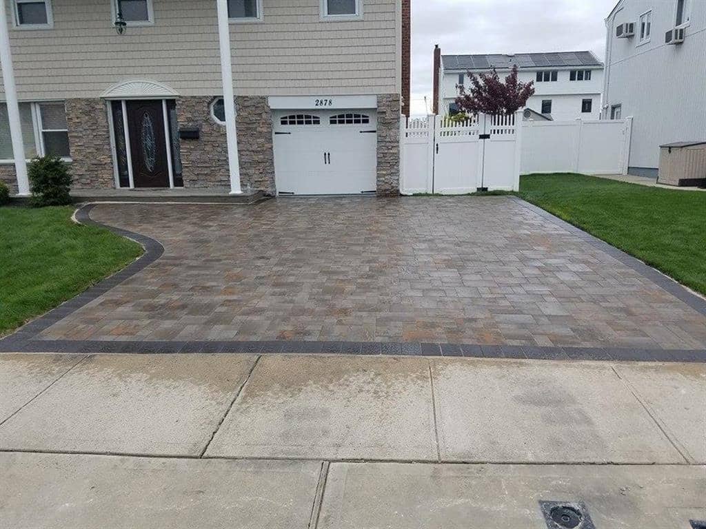 Maple Leaf Driveways & Landscaping - Patios - Paving - Blacktop - Asphalt - Interlocking - Power washing - Mississauga, photograph 2 of Mississauga