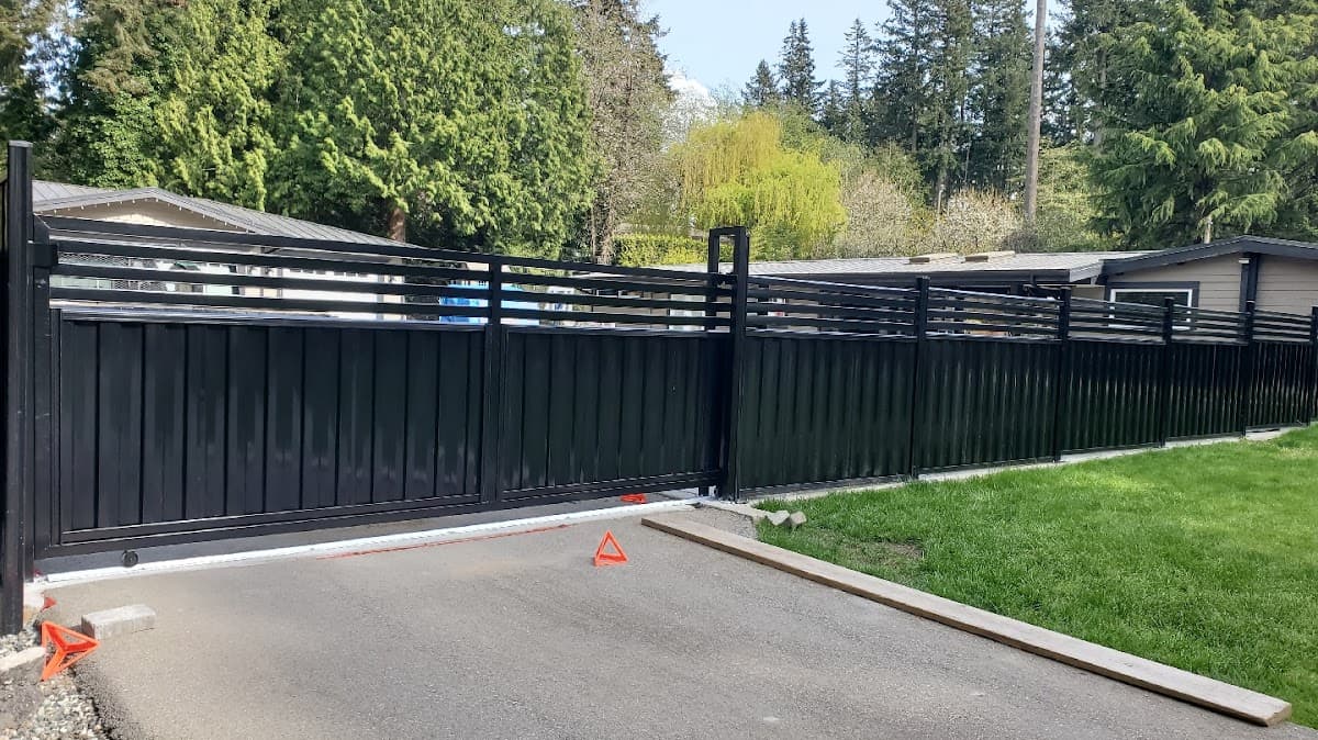 fencing & decks by Metropolitan Fence and Gate Ltd. in Cloverdale