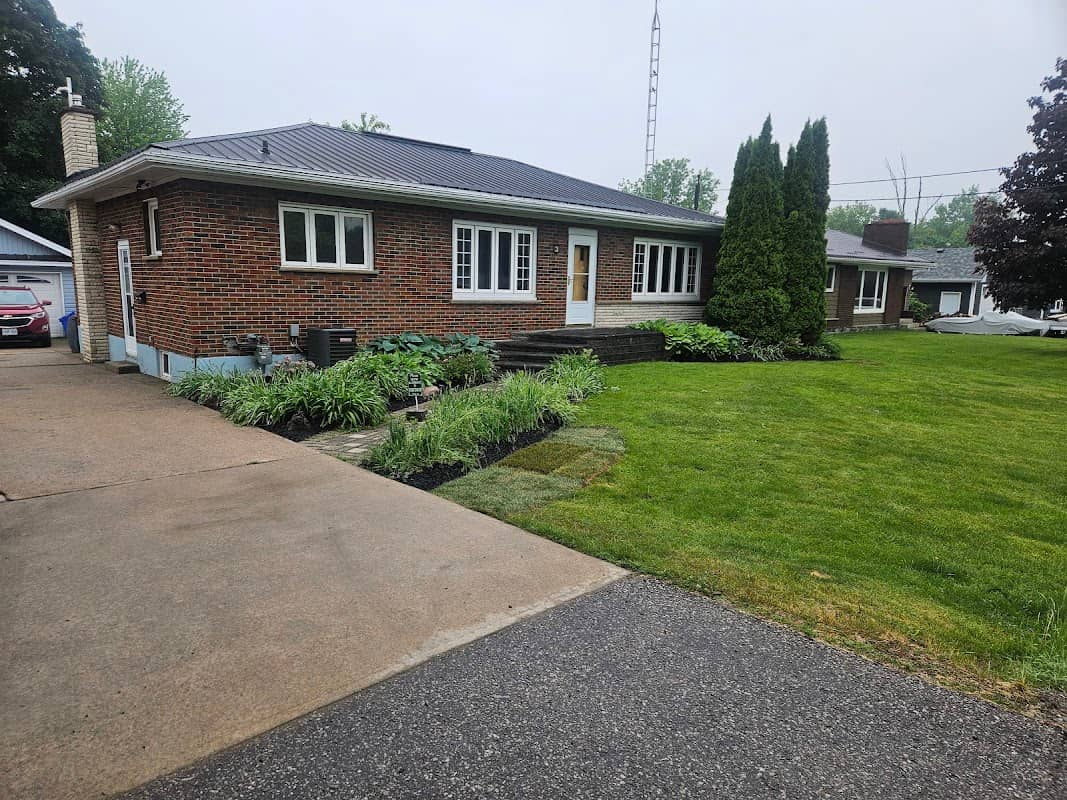 Milner's Lawn Care Service, photograph 2 of Oshawa