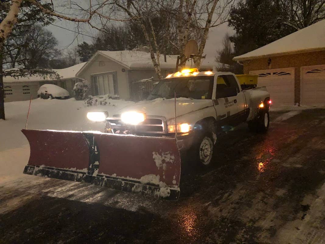 snow removal by Mister Snow Plowing Service in Richmond Hill in Richmond Hill