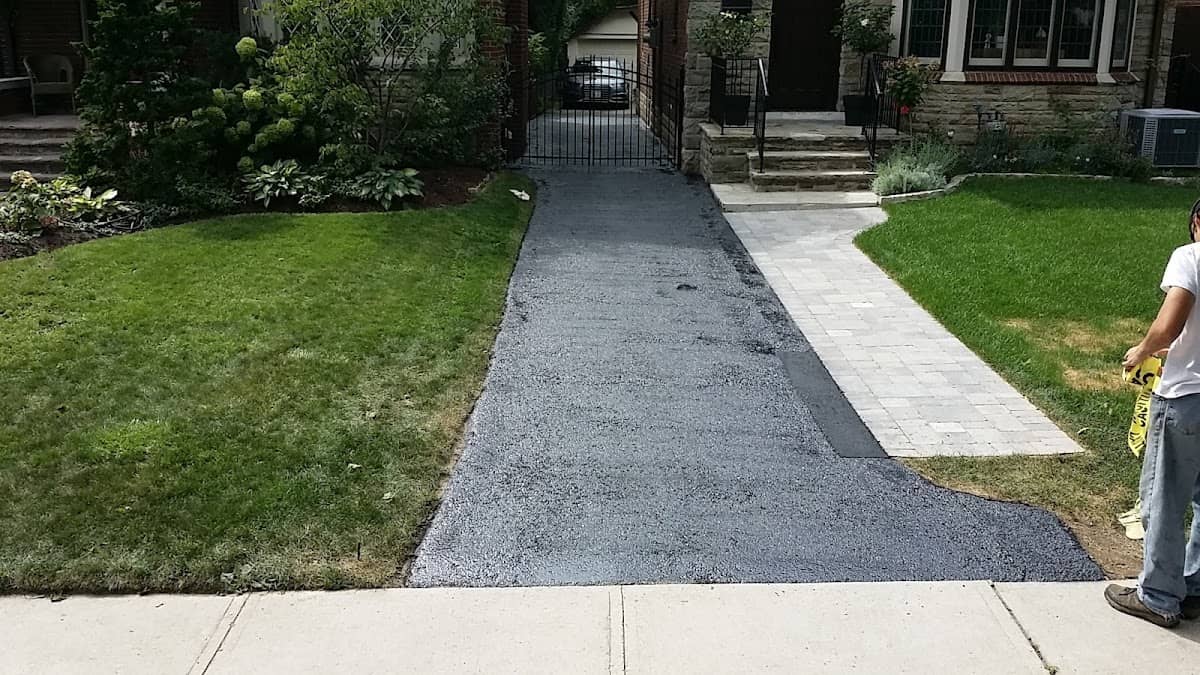 Mr Black Topp, photograph 2 of Leslieville