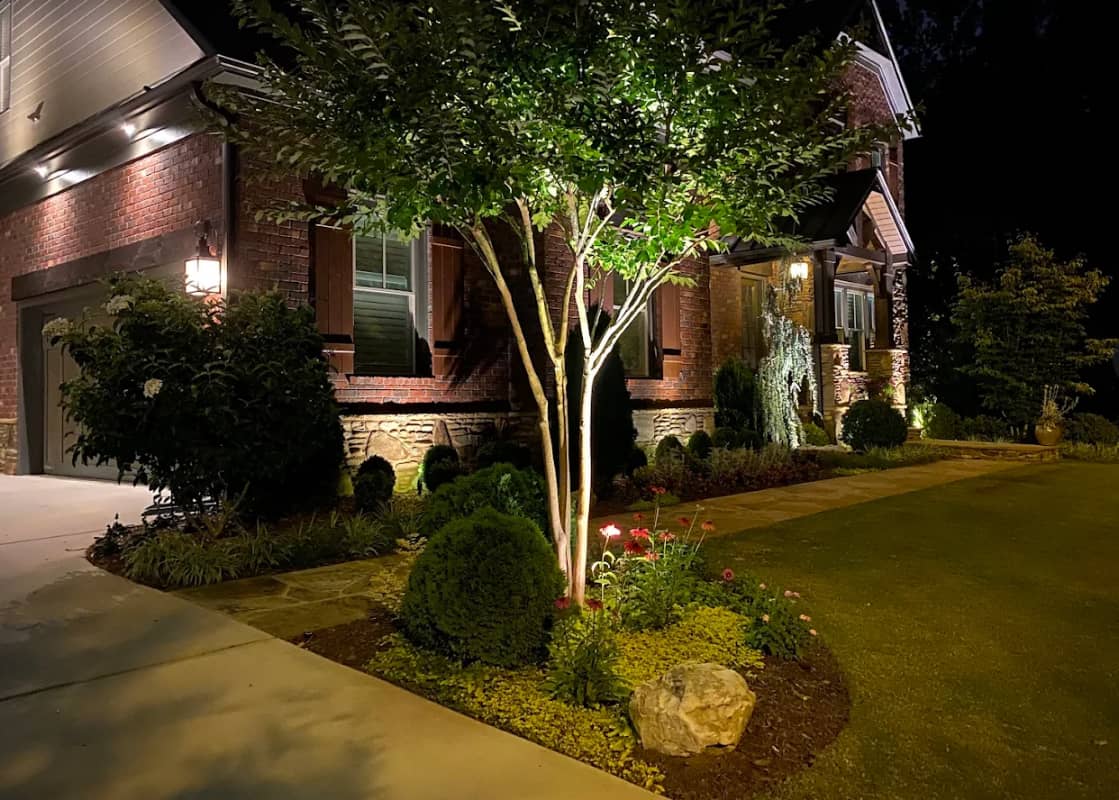 Oakville Landscape Lighting, photograph 3 of Islington-City Centre West