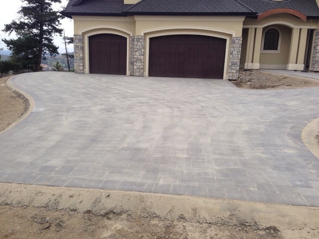 Romanesque Interlock & Tile, photograph 2 of Cloverdale