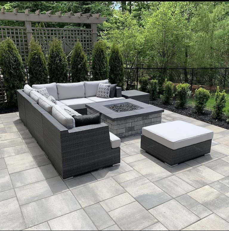 landscaping by Simoes Stoneworks Inc. in Burlington