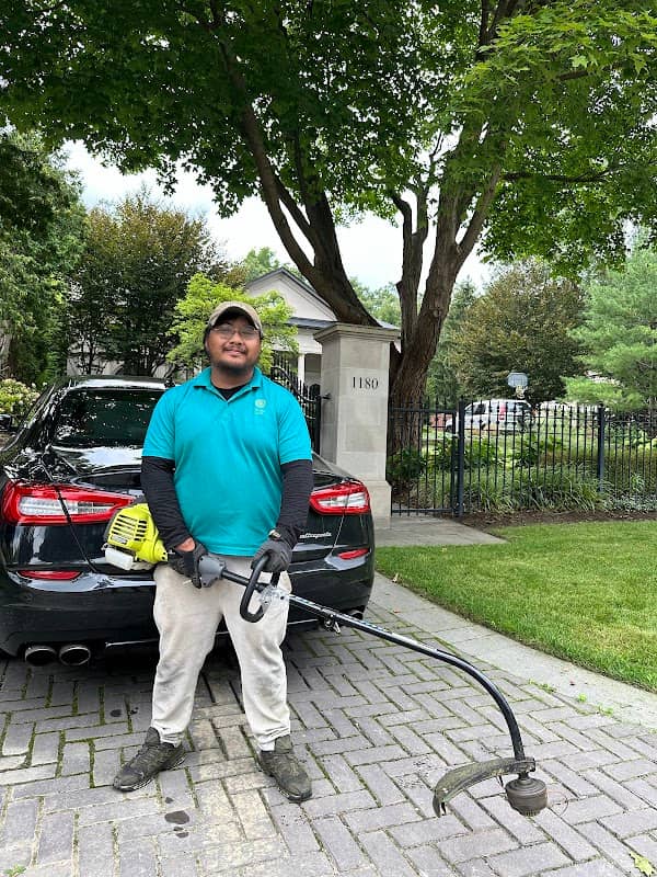 lawn care by Smiling Lawn in Mississauga