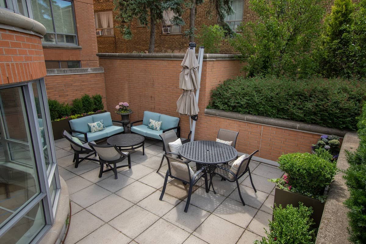 Suite Pea Gardenscaping, photograph 2 of Leaside