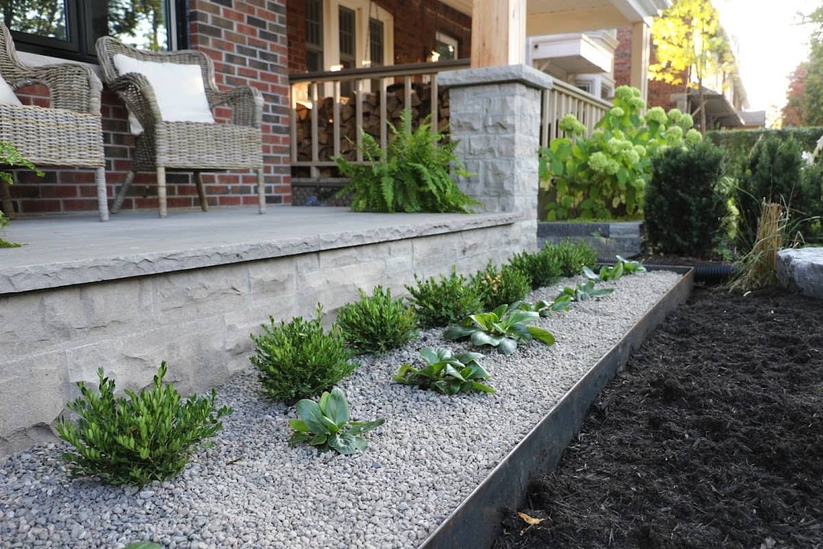 Suite Pea Gardenscaping, photograph 3 of Leaside