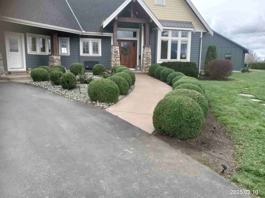 The Grounds Guys of Abbotsford, photograph 4 of Abbotsford