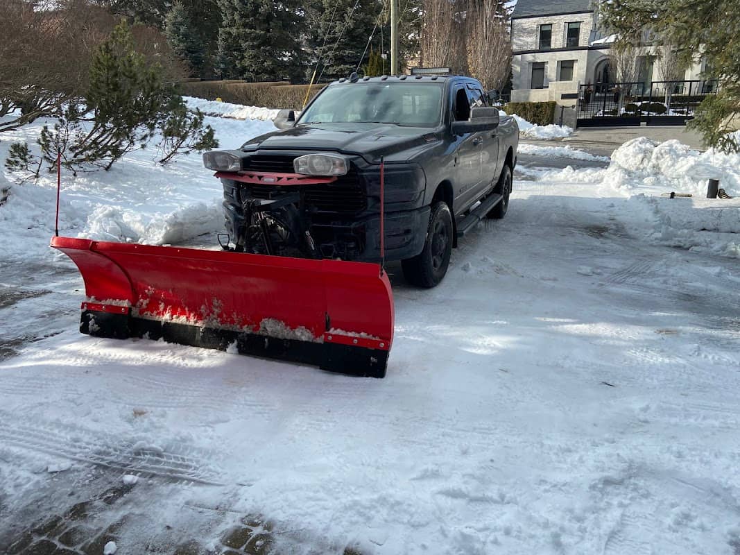 snow removal by Vaughan Green in Vaughan