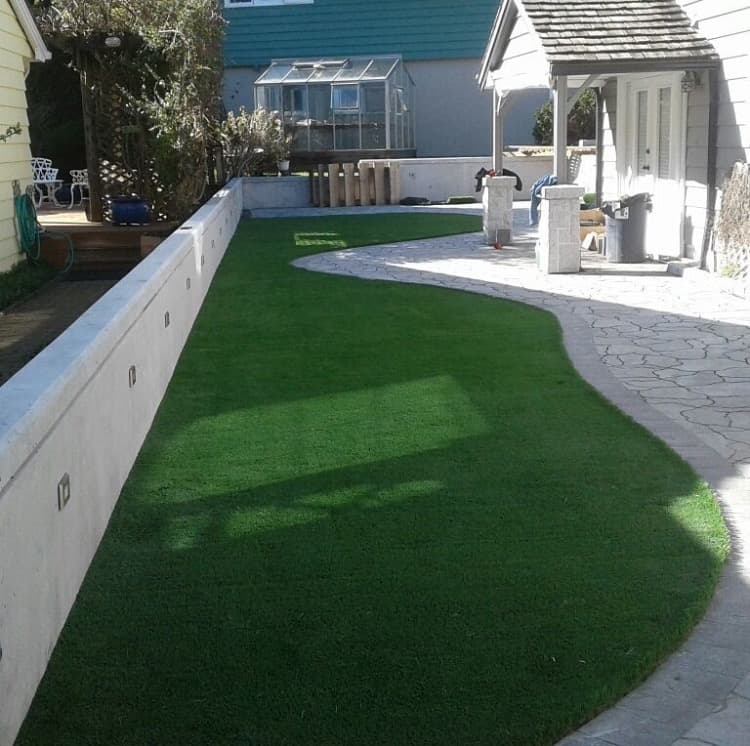 Westcoast Modernscape, photograph 4 of Lonsdale